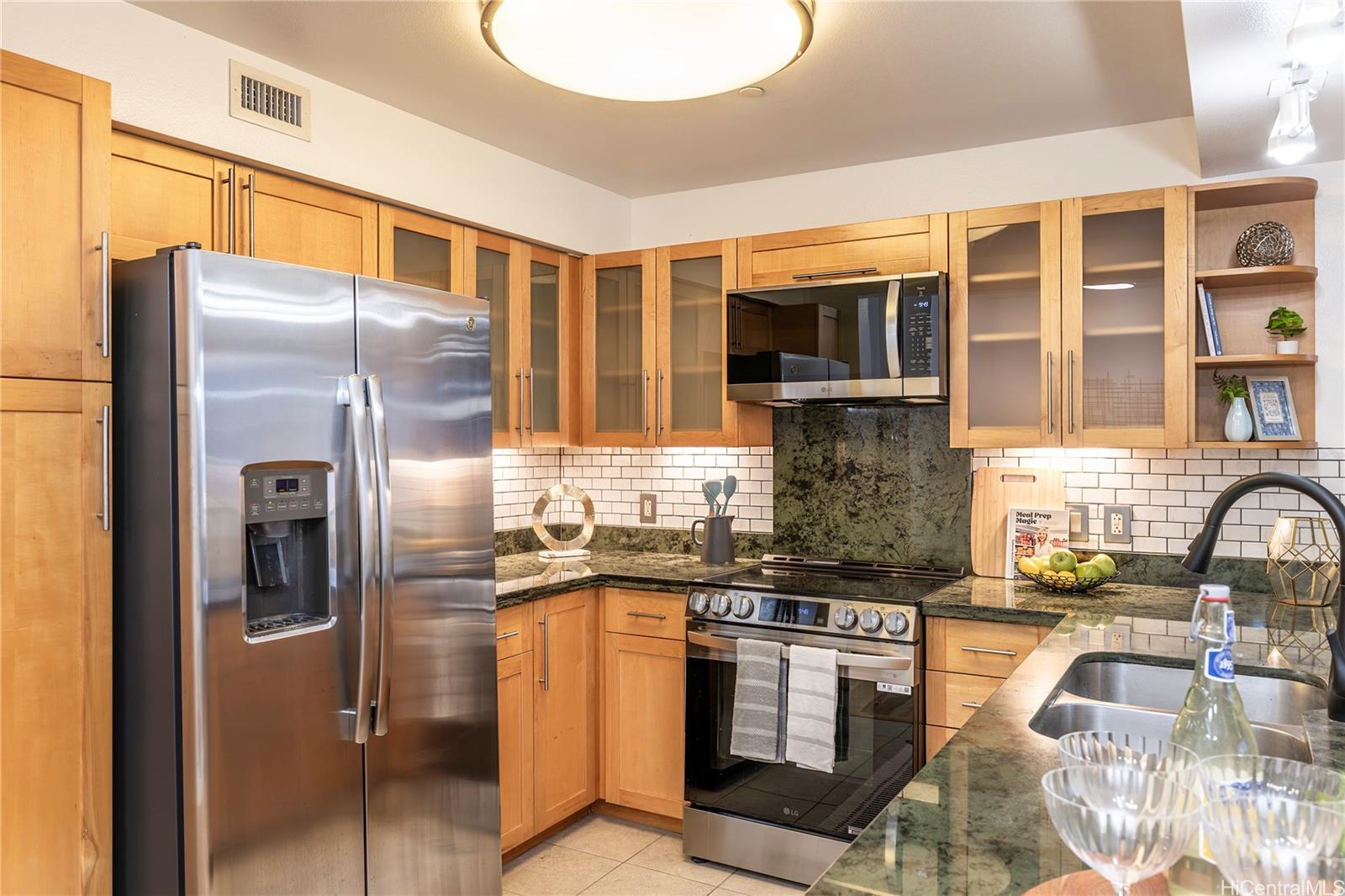 Keola Lai condo # 2003, Honolulu, Hawaii - photo 3 of 20