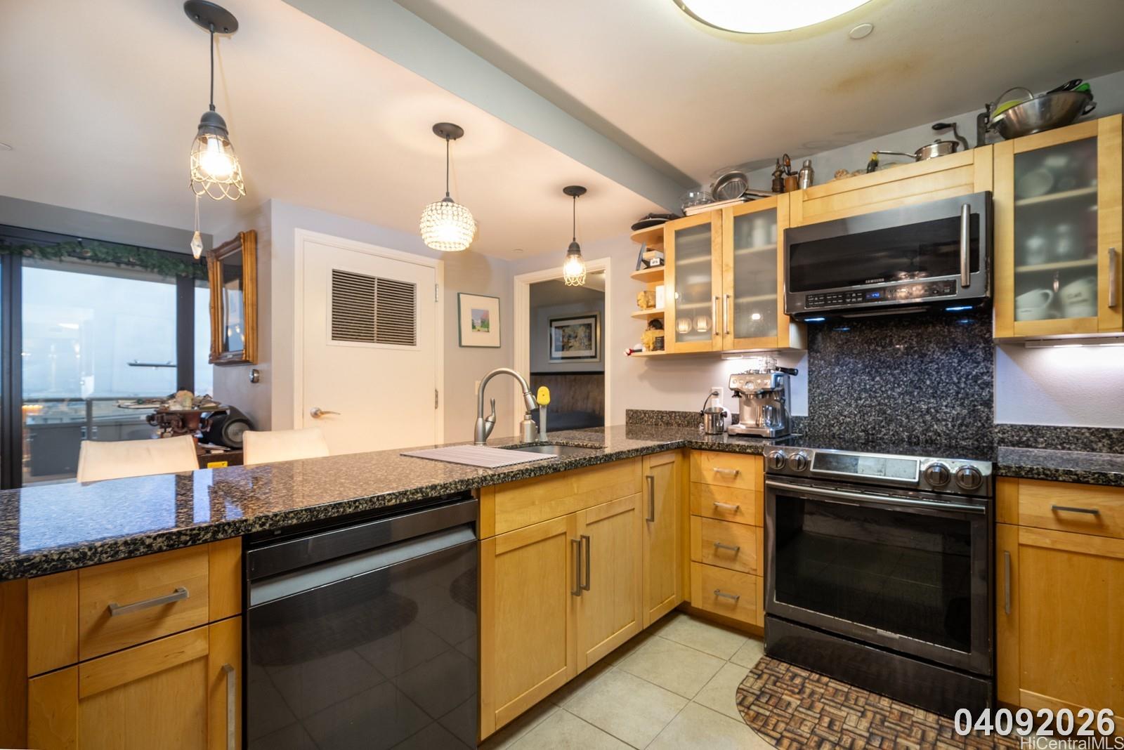 600 Queen St Honolulu - Rental - photo 17 of 25