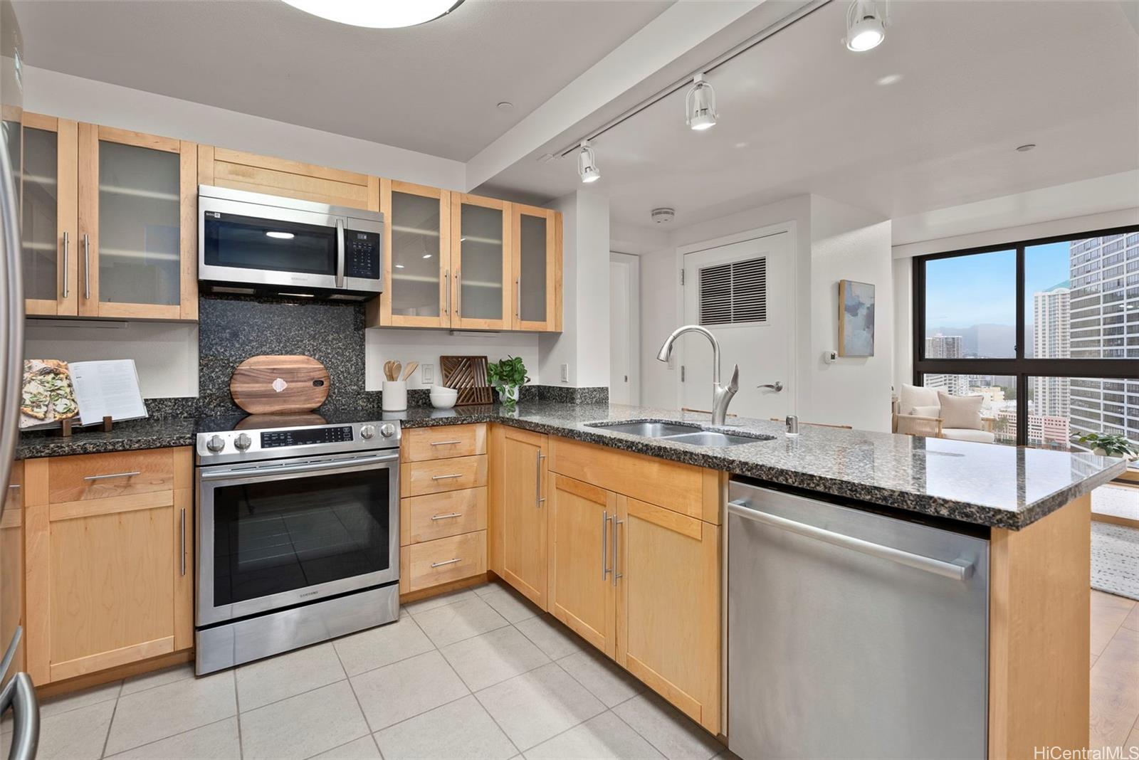 Keola Lai condo # 2407, Honolulu, Hawaii - photo 8 of 22