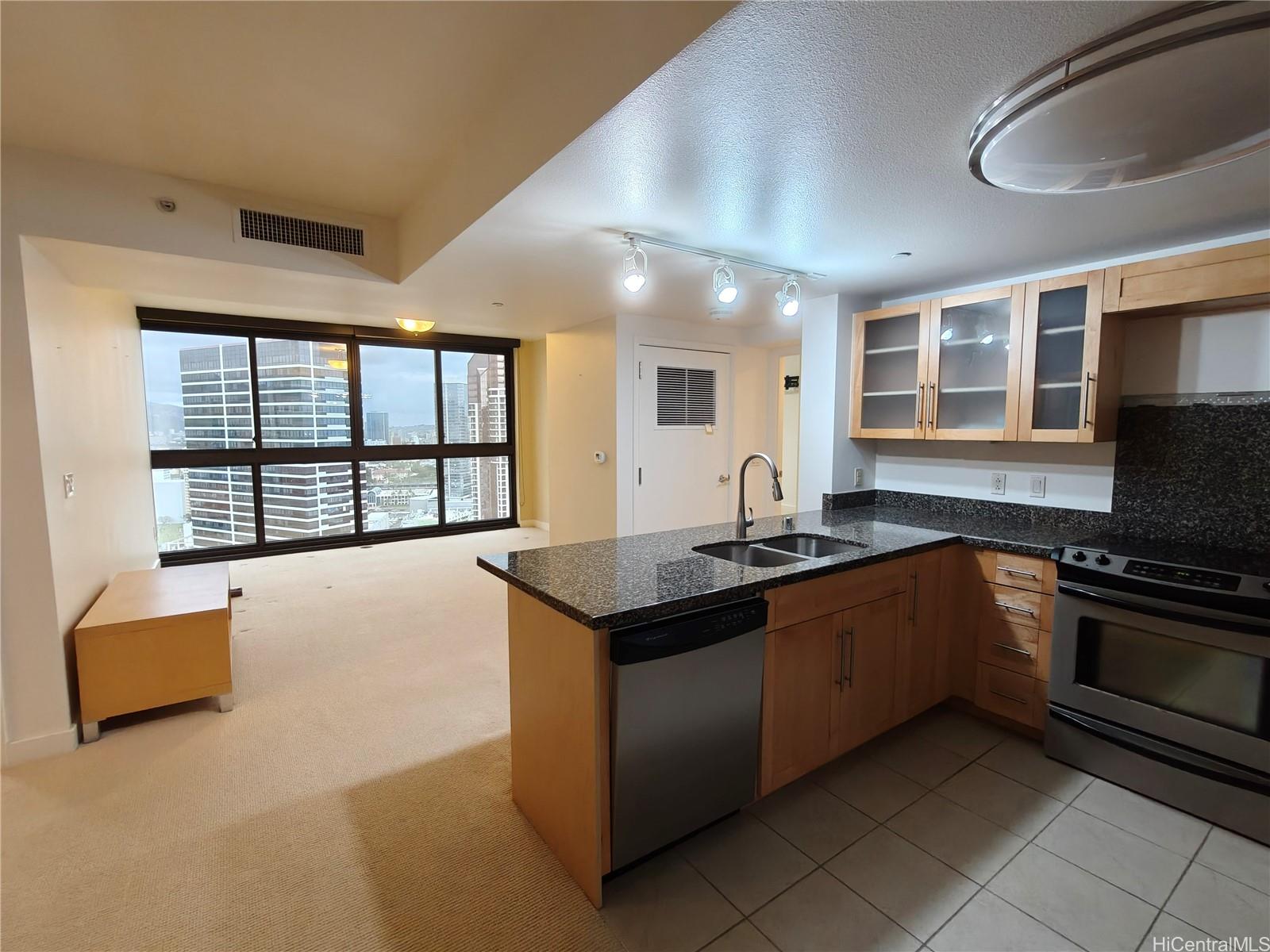 600 Queen St Honolulu - Rental - photo 2 of 8