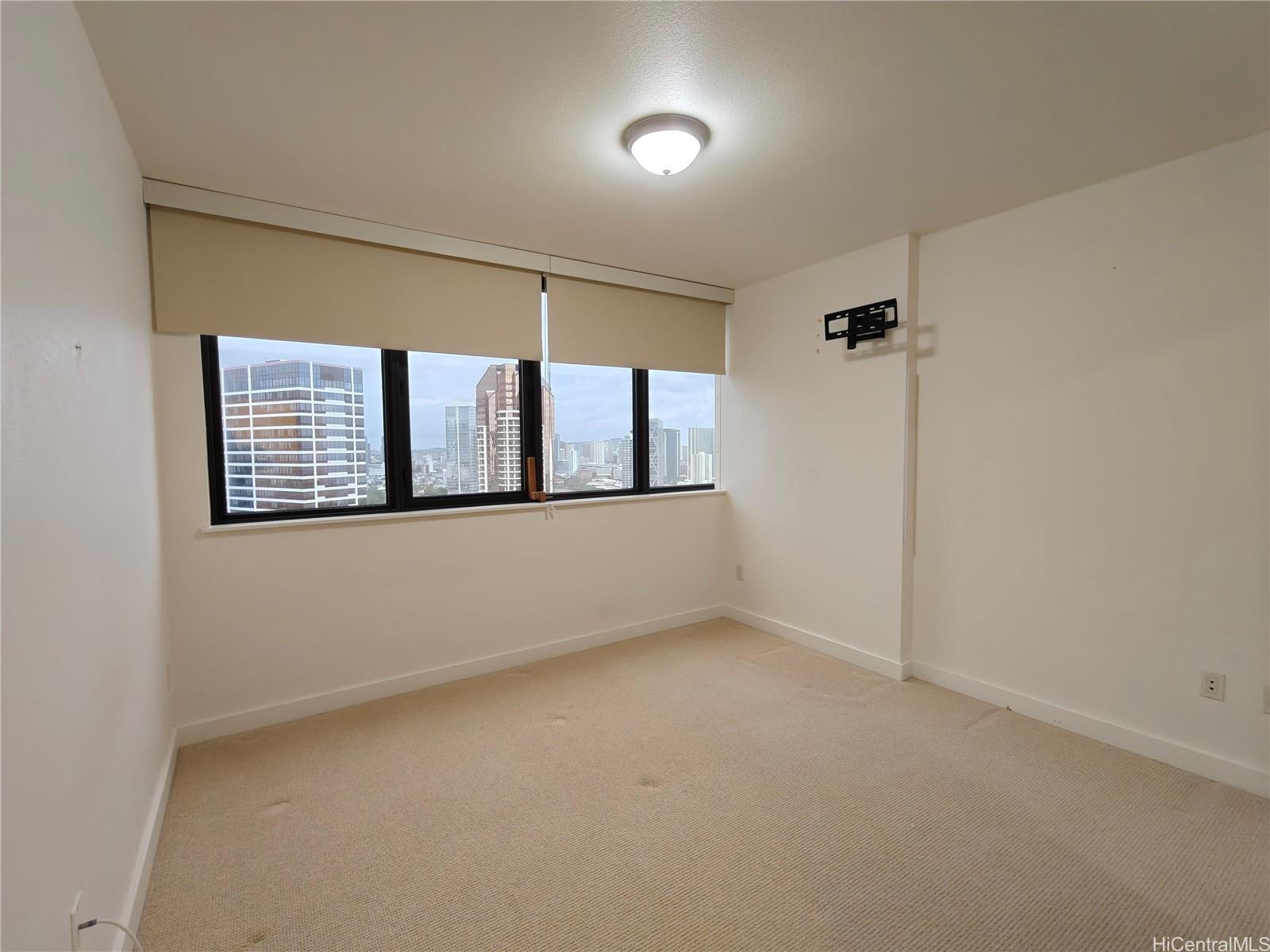 600 Queen St Honolulu - Rental - photo 3 of 8