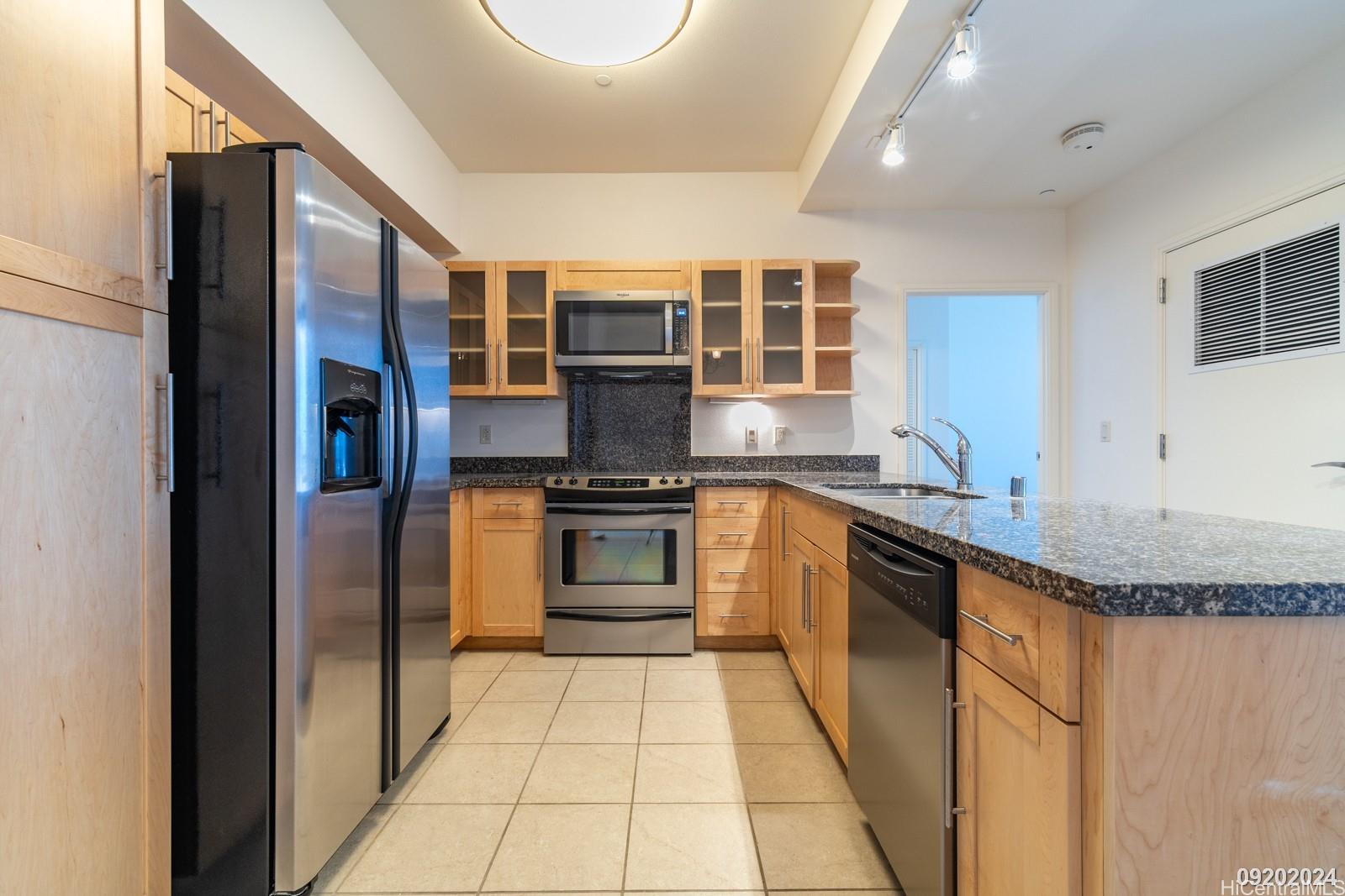 600 Queen St Honolulu - Rental - photo 12 of 25