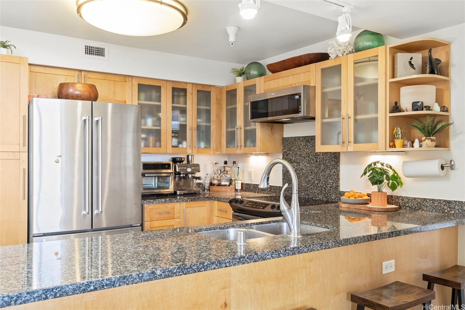 Keola Lai condo # 607, Honolulu, Hawaii - photo 6 of 24