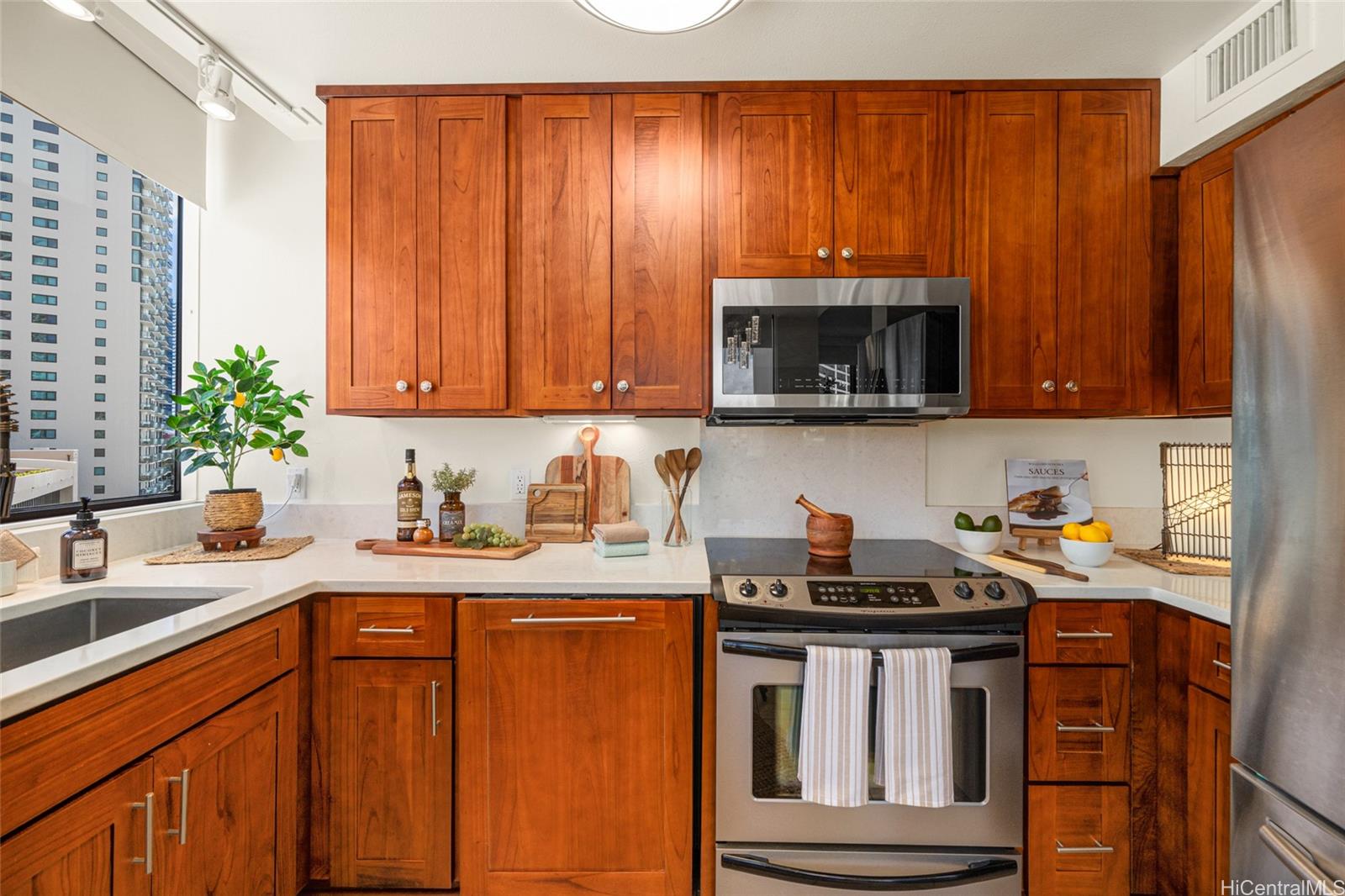 Keola Lai condo # 612, Honolulu, Hawaii - photo 7 of 25