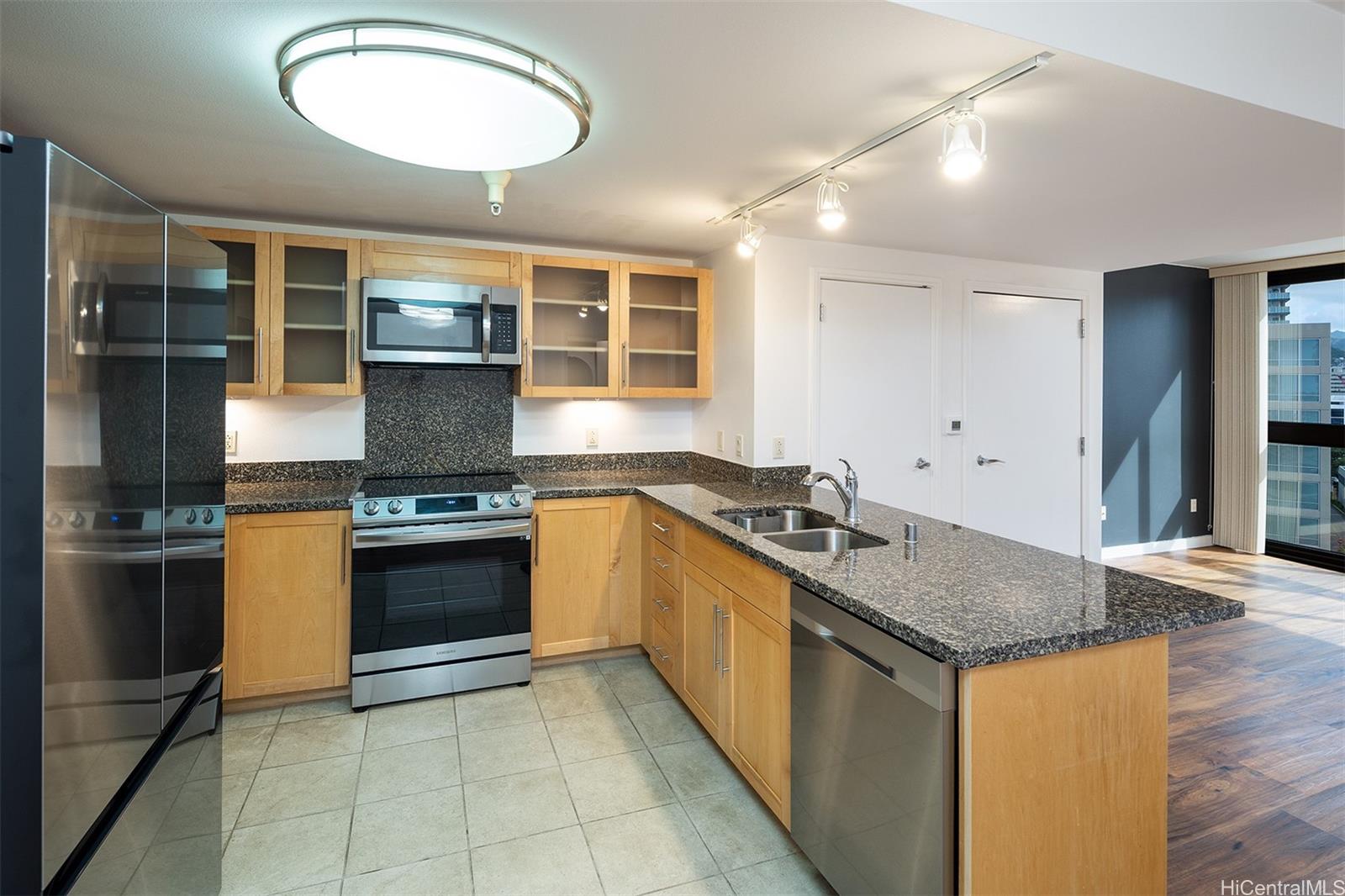 600 Queen St Honolulu - Rental - photo 4 of 18