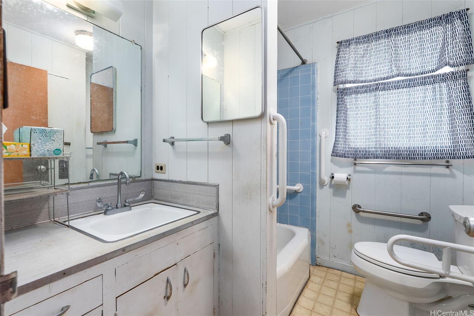 6017  Aimoku Street Kuliouou, Diamond Head home - photo 14 of 22