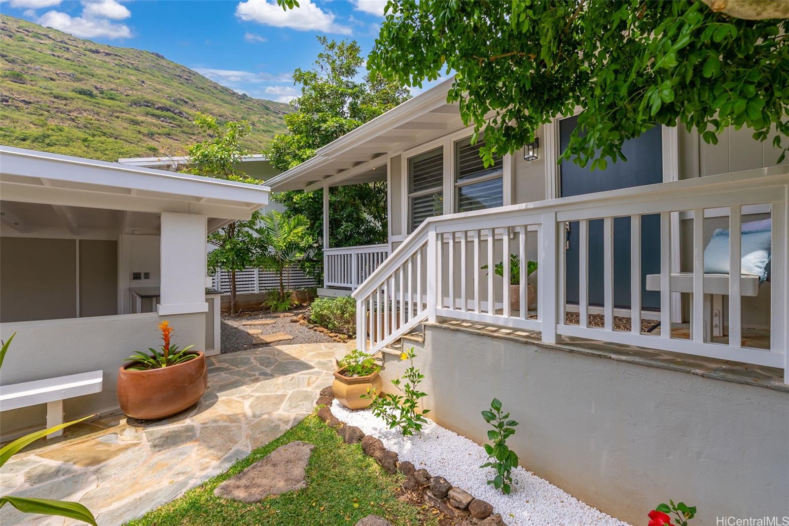 6018  Kaupalena Street Kuliouou, Diamond Head home - photo 2 of 25