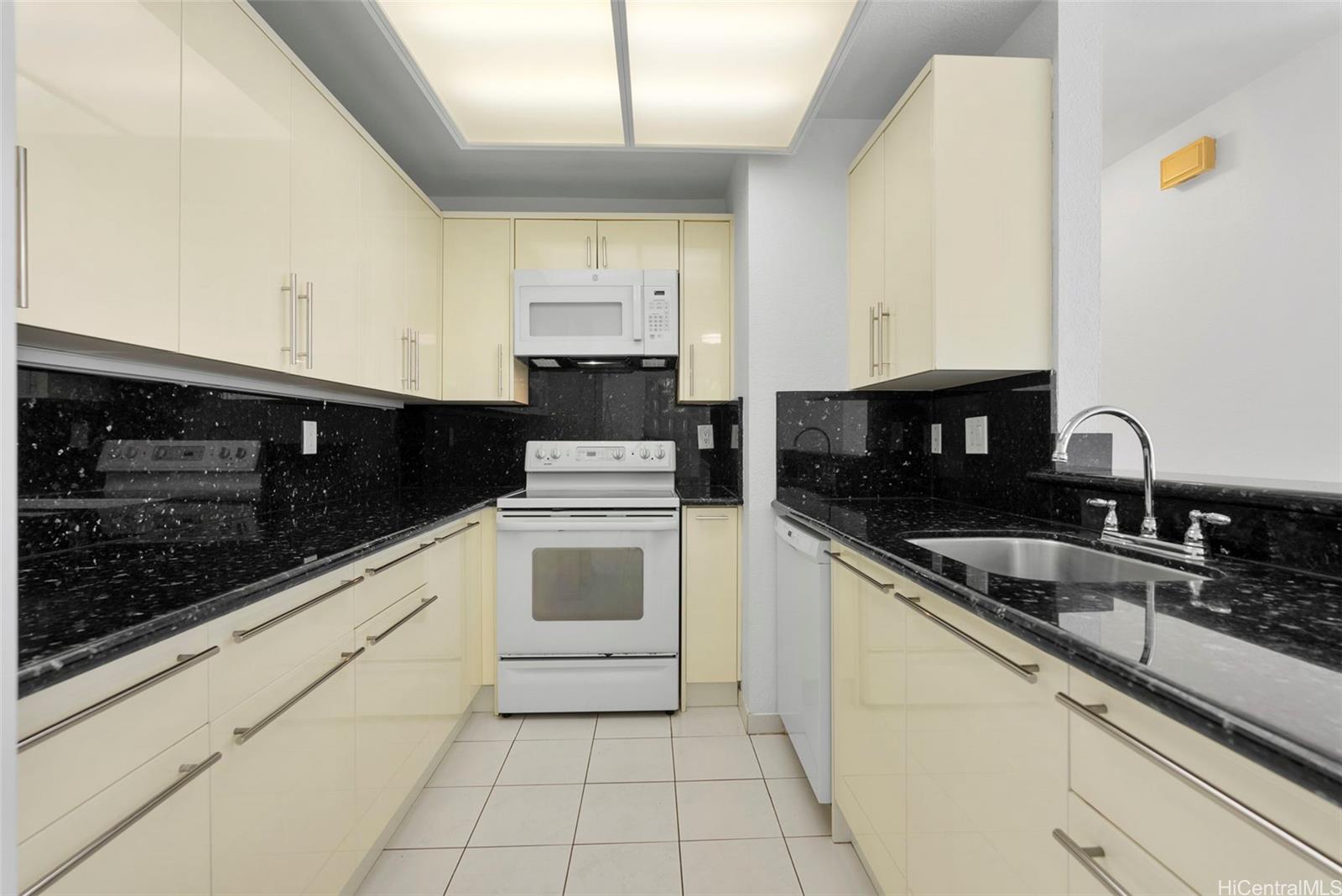 Crosspointe townhouse # 25A, Honolulu, Hawaii - photo 7 of 25