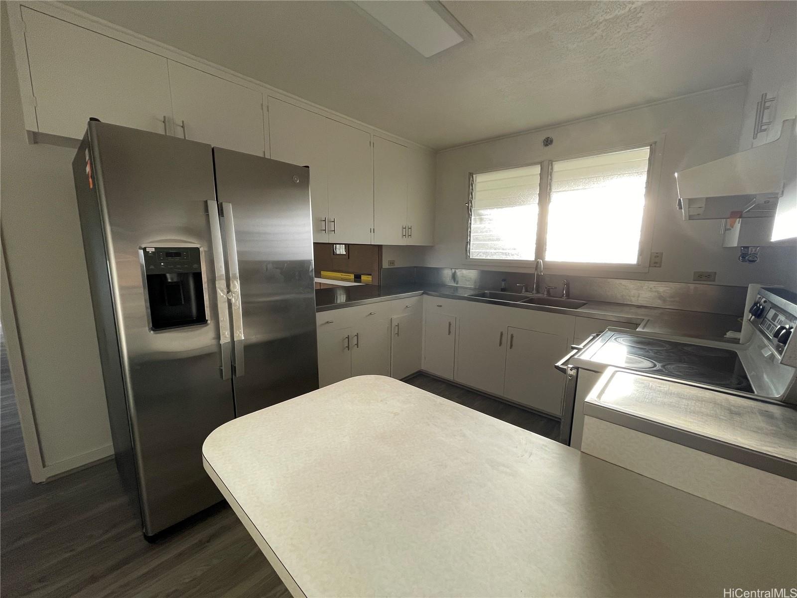 6078 Kalanianaole Hwy Honolulu - Rental - photo 4 of 9