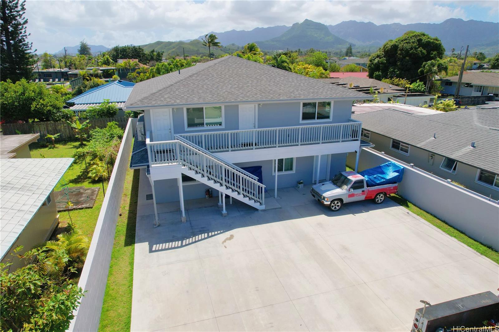 609  Olomana St Coconut Grove, Kailua home - photo 2 of 20