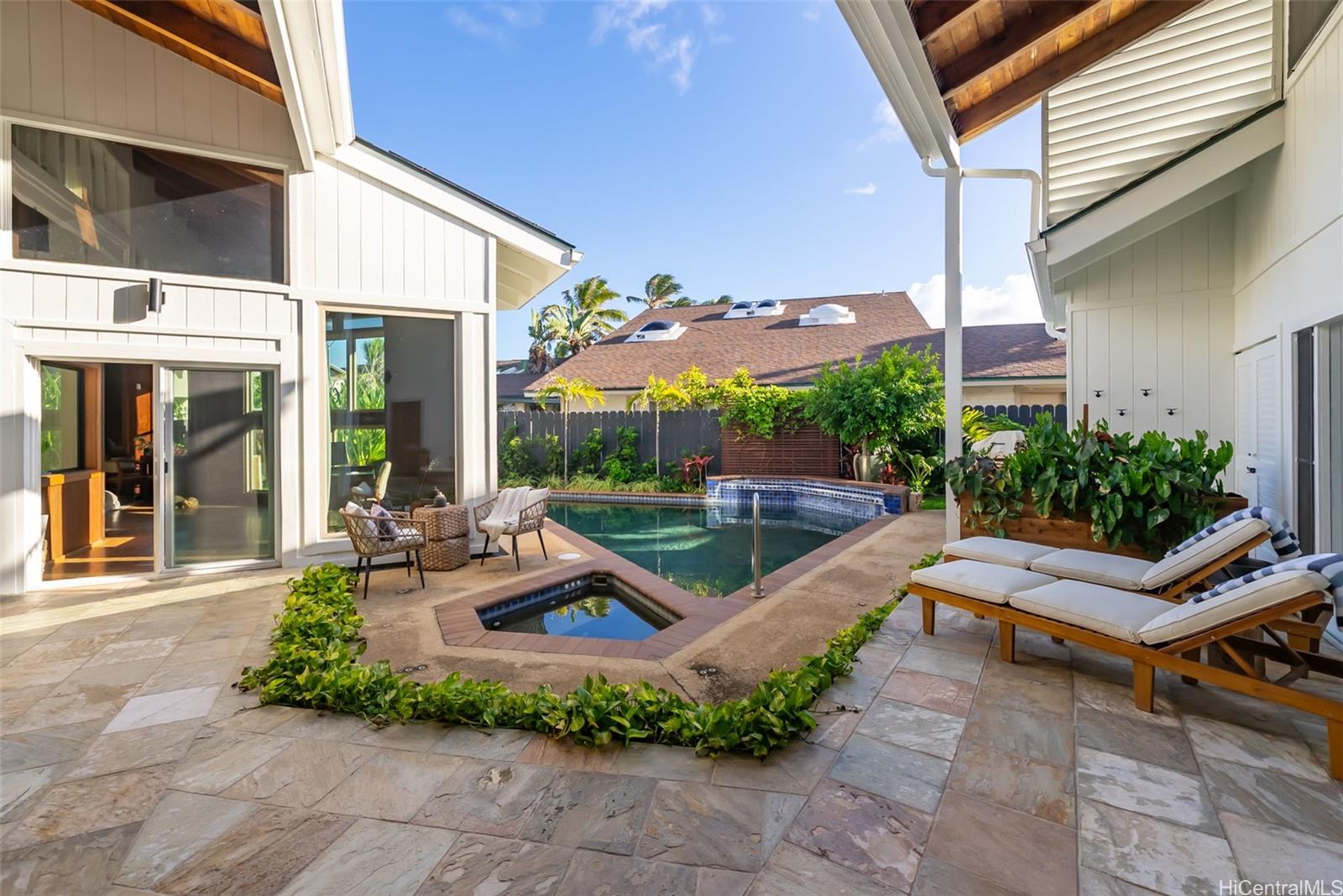 610  Milokai Street Kaimalino, Kailua home - photo 3 of 25