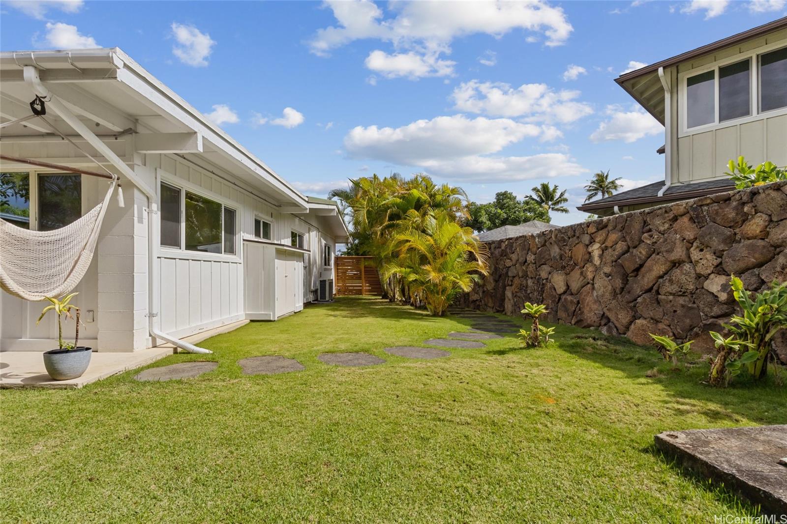 611  Paokano Loop Enchanted Lake, Kailua home - photo 23 of 25