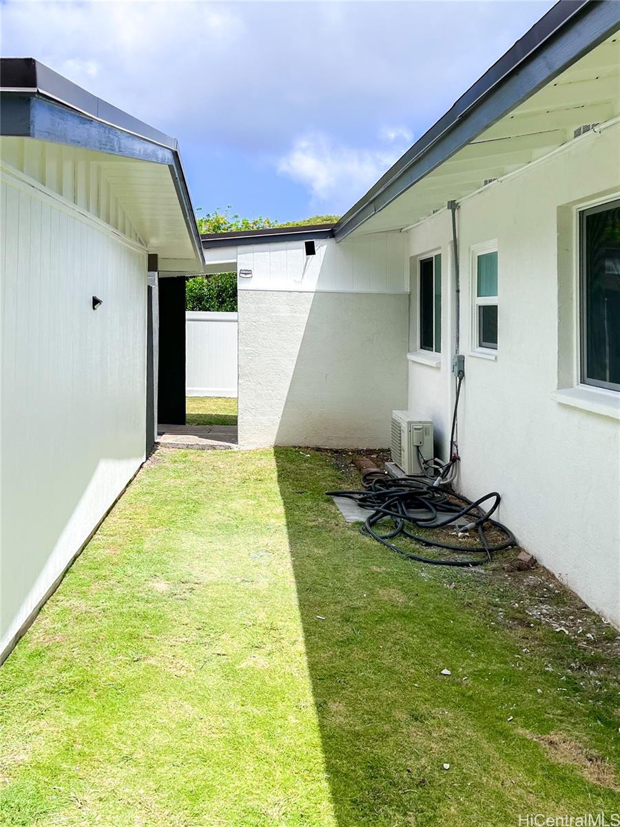 612  Ainapo Street Hahaione-lower, Hawaii Kai home - photo 10 of 16