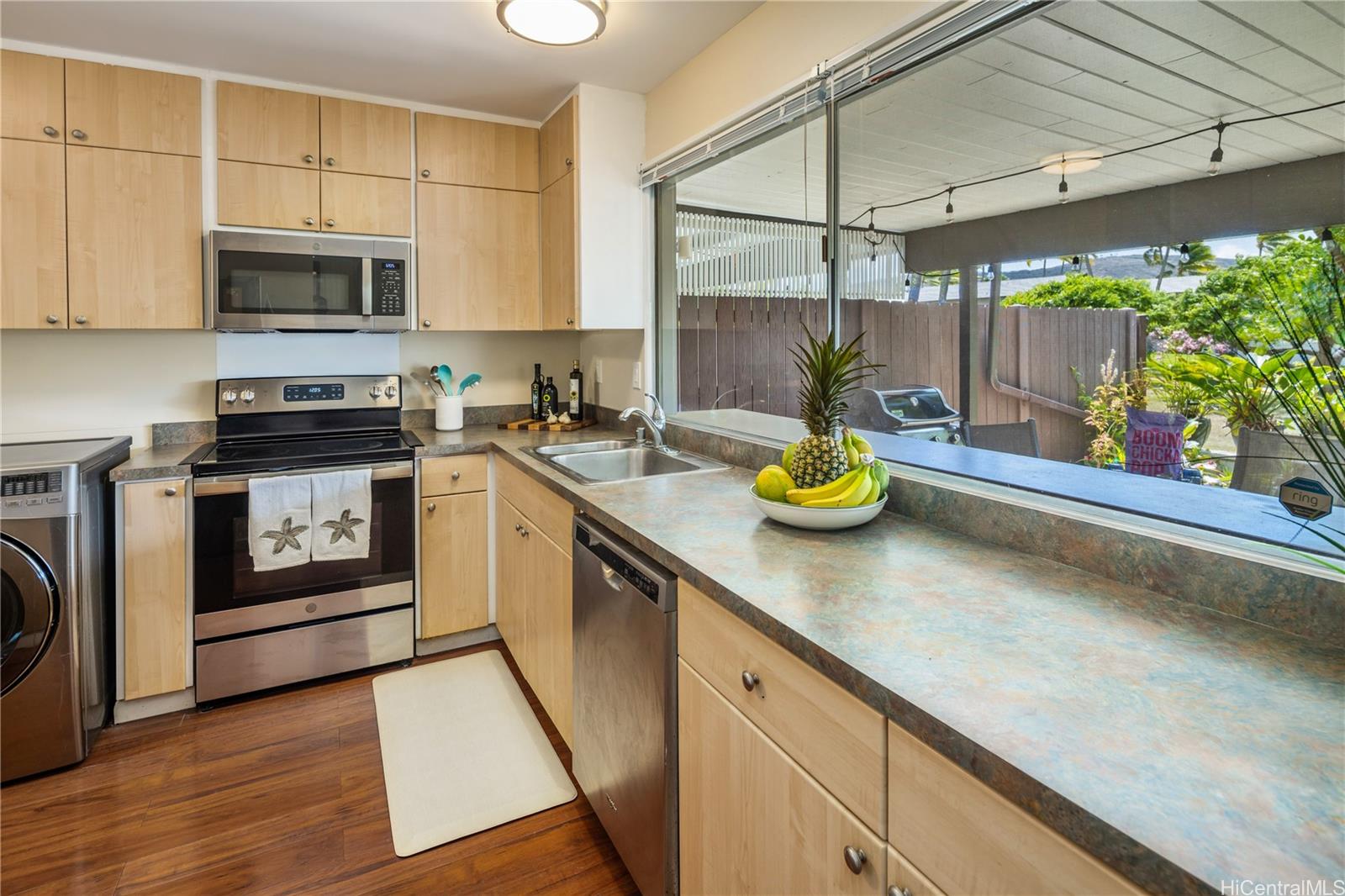 614 Koko Isle Circle townhouse # 2002, Honolulu, Hawaii - photo 6 of 25