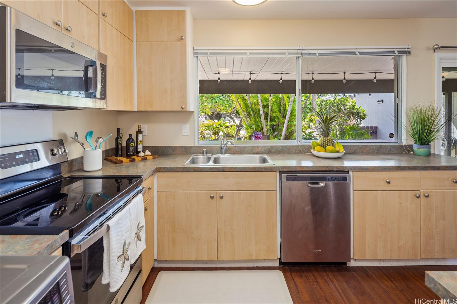 614 Koko Isle Circle townhouse # 2002, Honolulu, Hawaii - photo 7 of 25