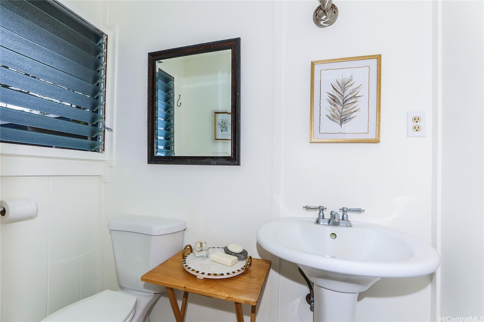 614  Ululani Street Olomana, Kailua home - photo 17 of 25