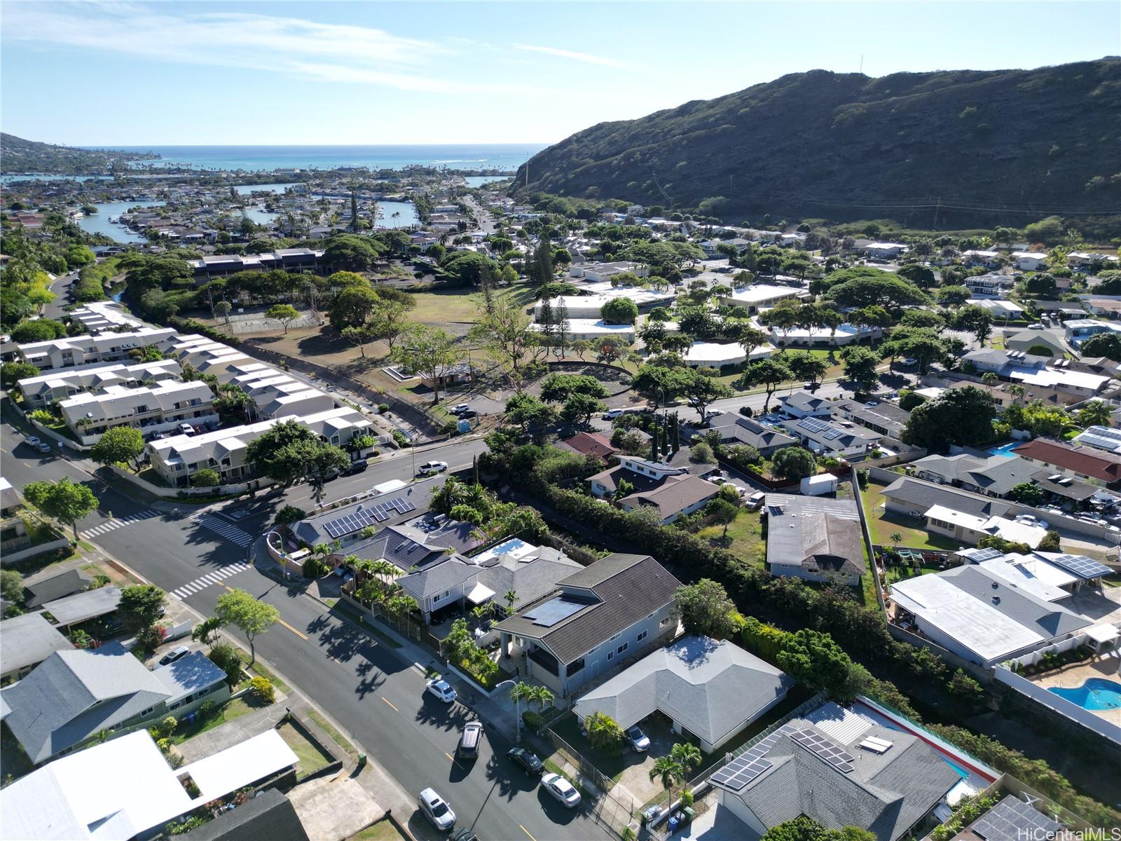 620  Hahaione Street Hahaione-lower, Hawaii Kai home - photo 2 of 25