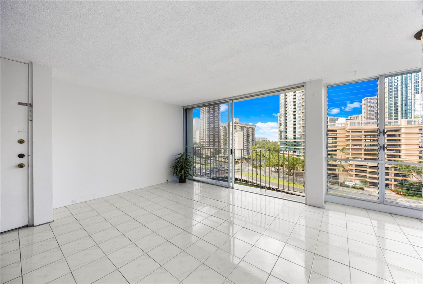 Ala Wai Manor condo # 902, Honolulu, Hawaii - photo 2 of 23