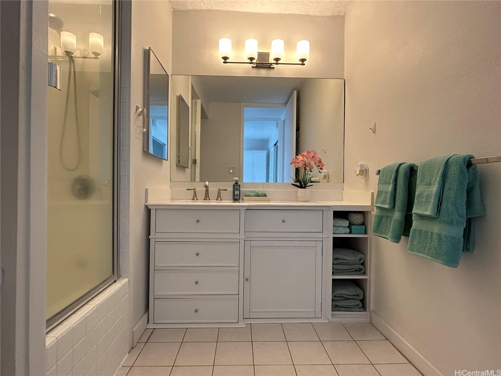 Ala Wai Manor condo # 902, Honolulu, Hawaii - photo 17 of 24