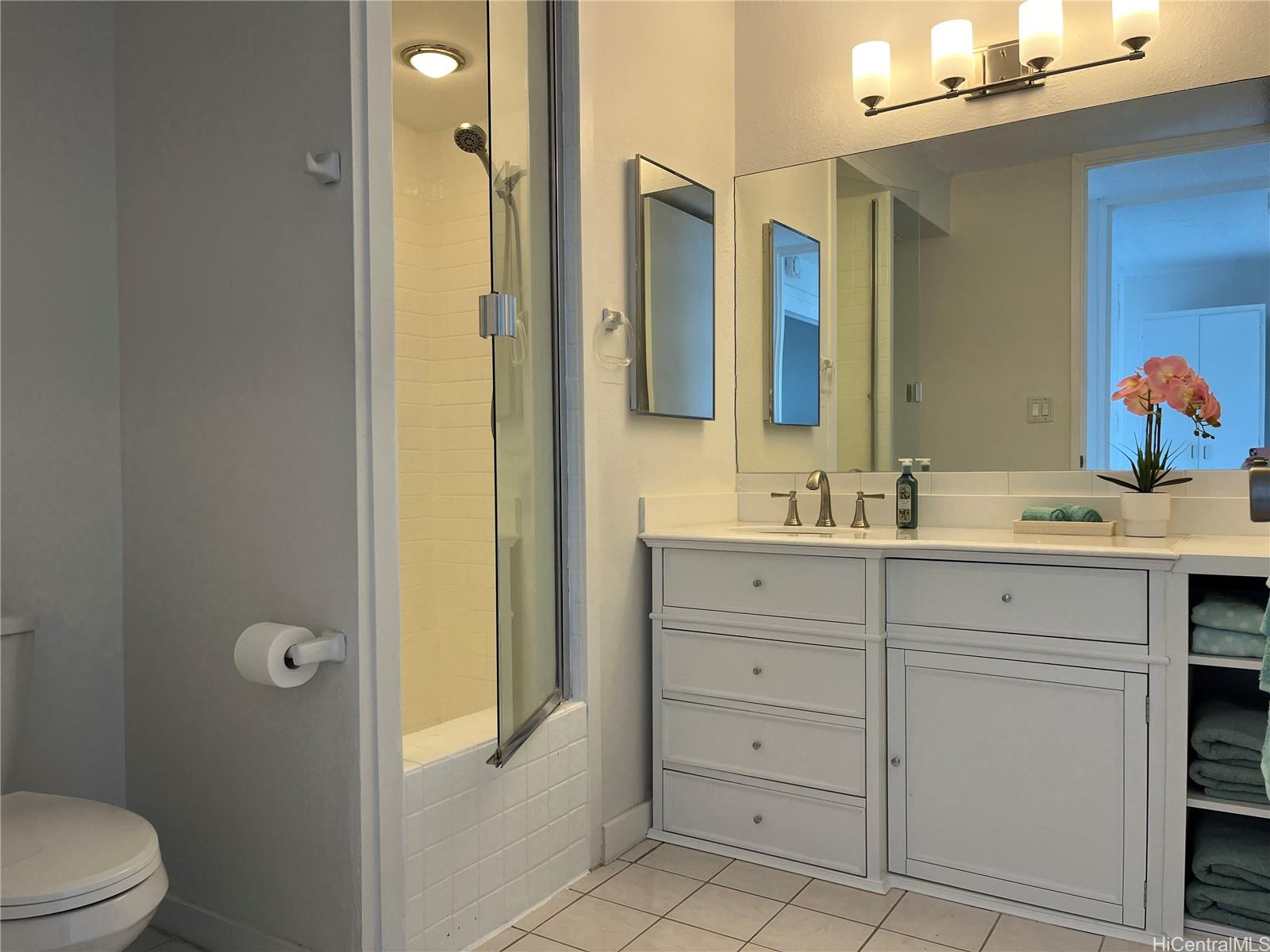 Ala Wai Manor condo # 902, Honolulu, Hawaii - photo 18 of 24