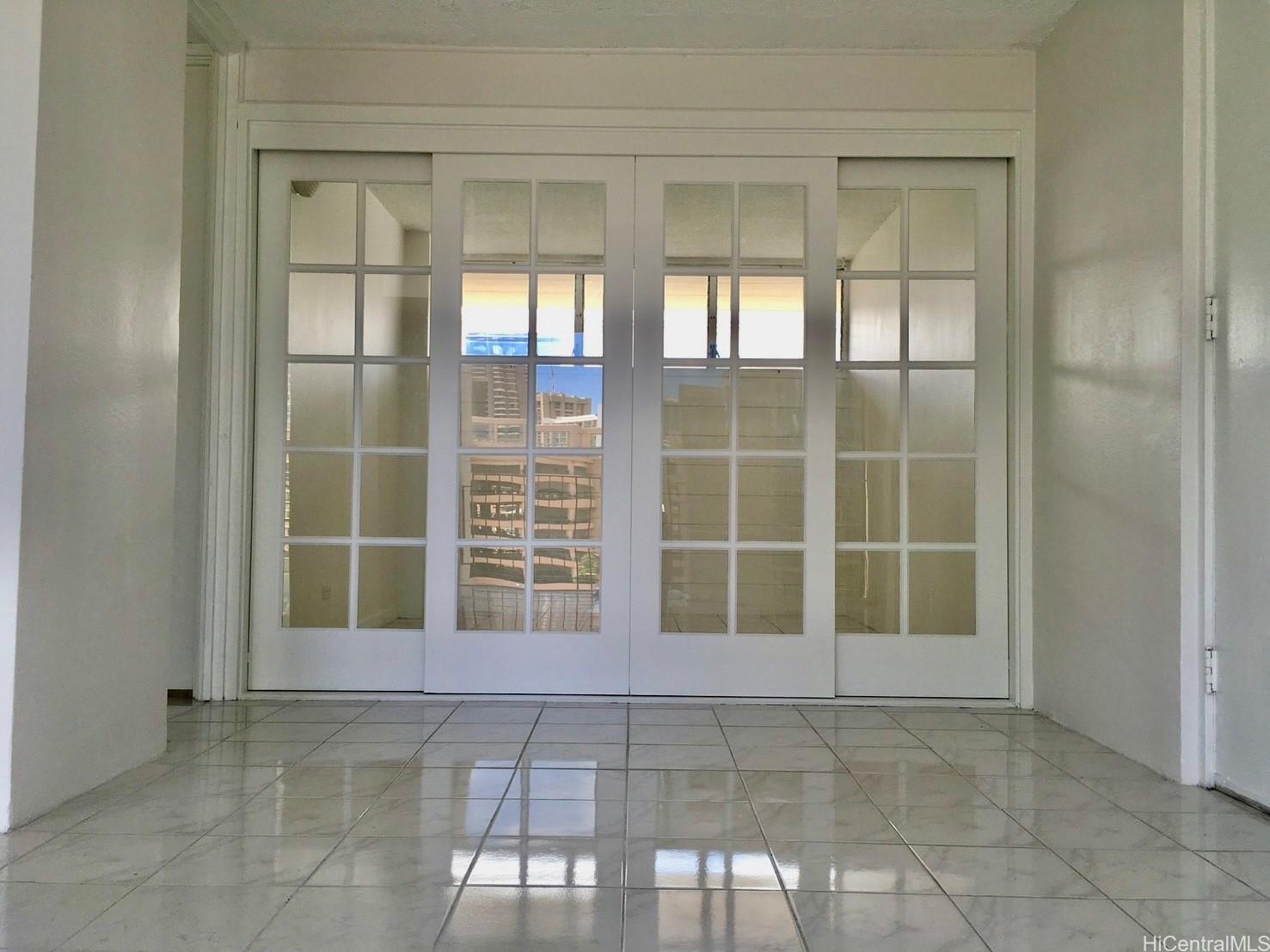 Ala Wai Manor condo # 902, Honolulu, Hawaii - photo 3 of 14