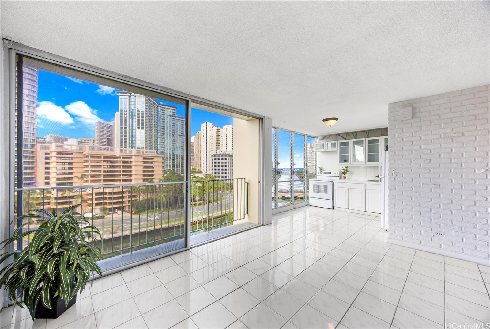 Ala Wai Manor condo # 902, Honolulu, Hawaii - photo 3 of 23