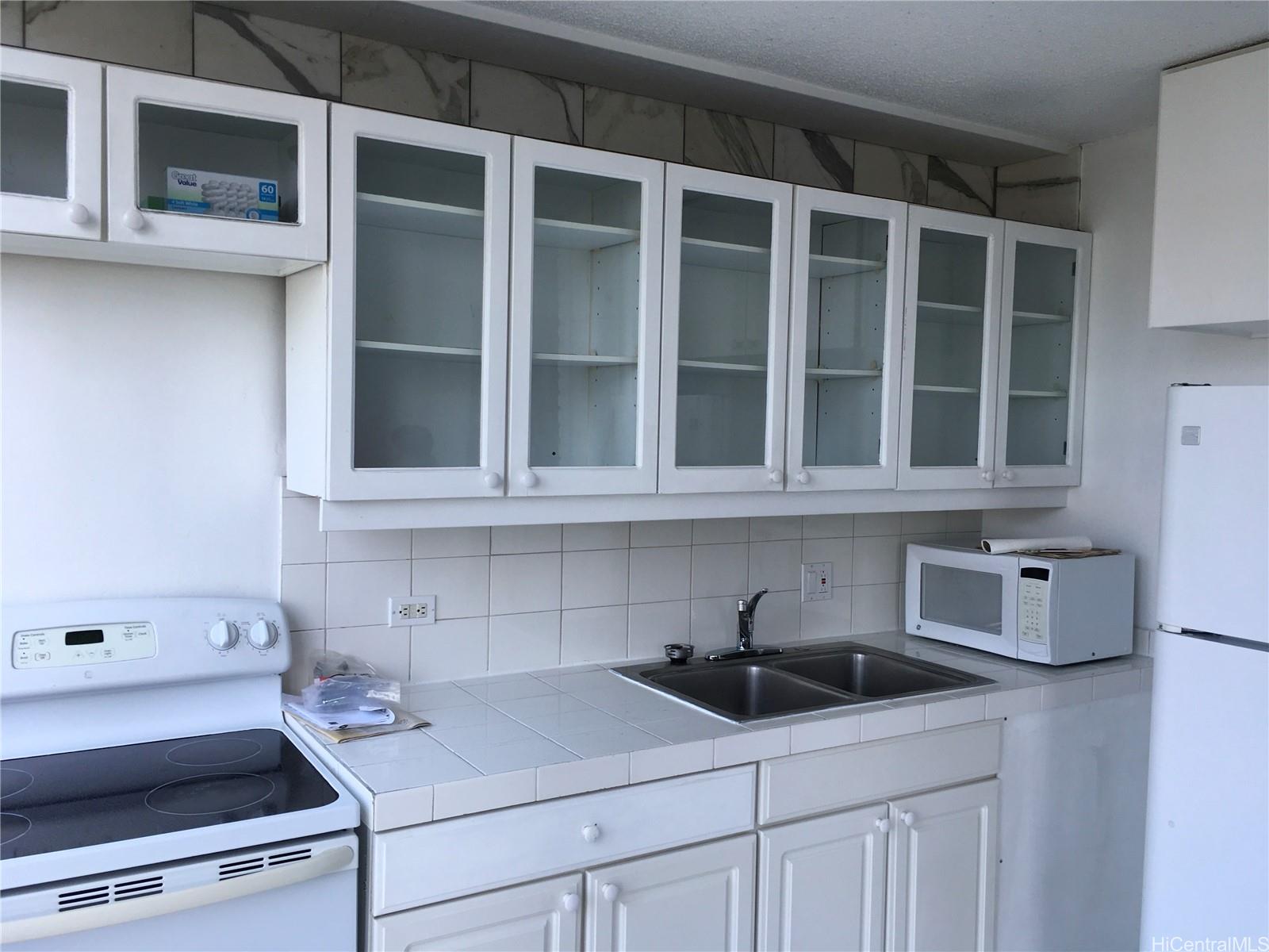 Ala Wai Manor condo # 902, Honolulu, Hawaii - photo 6 of 24