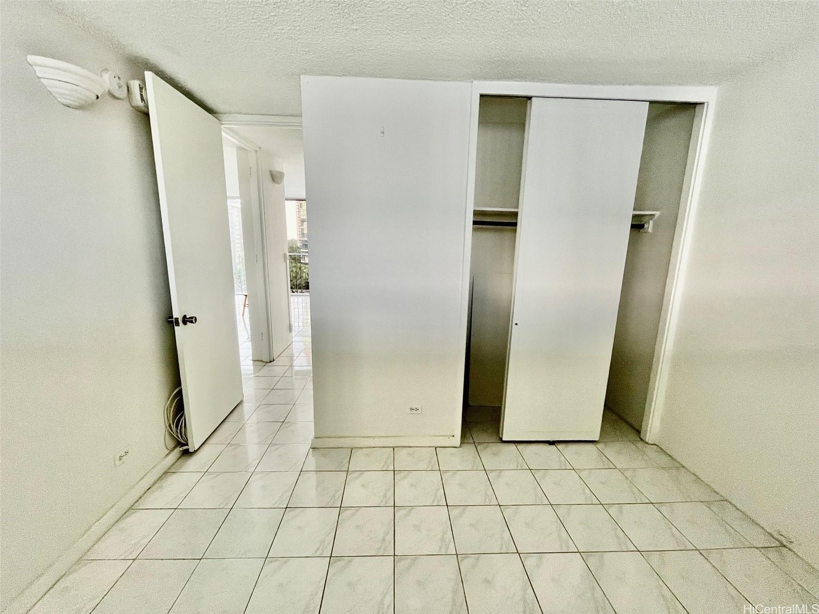 Ala Wai Manor condo # 902, Honolulu, Hawaii - photo 7 of 14