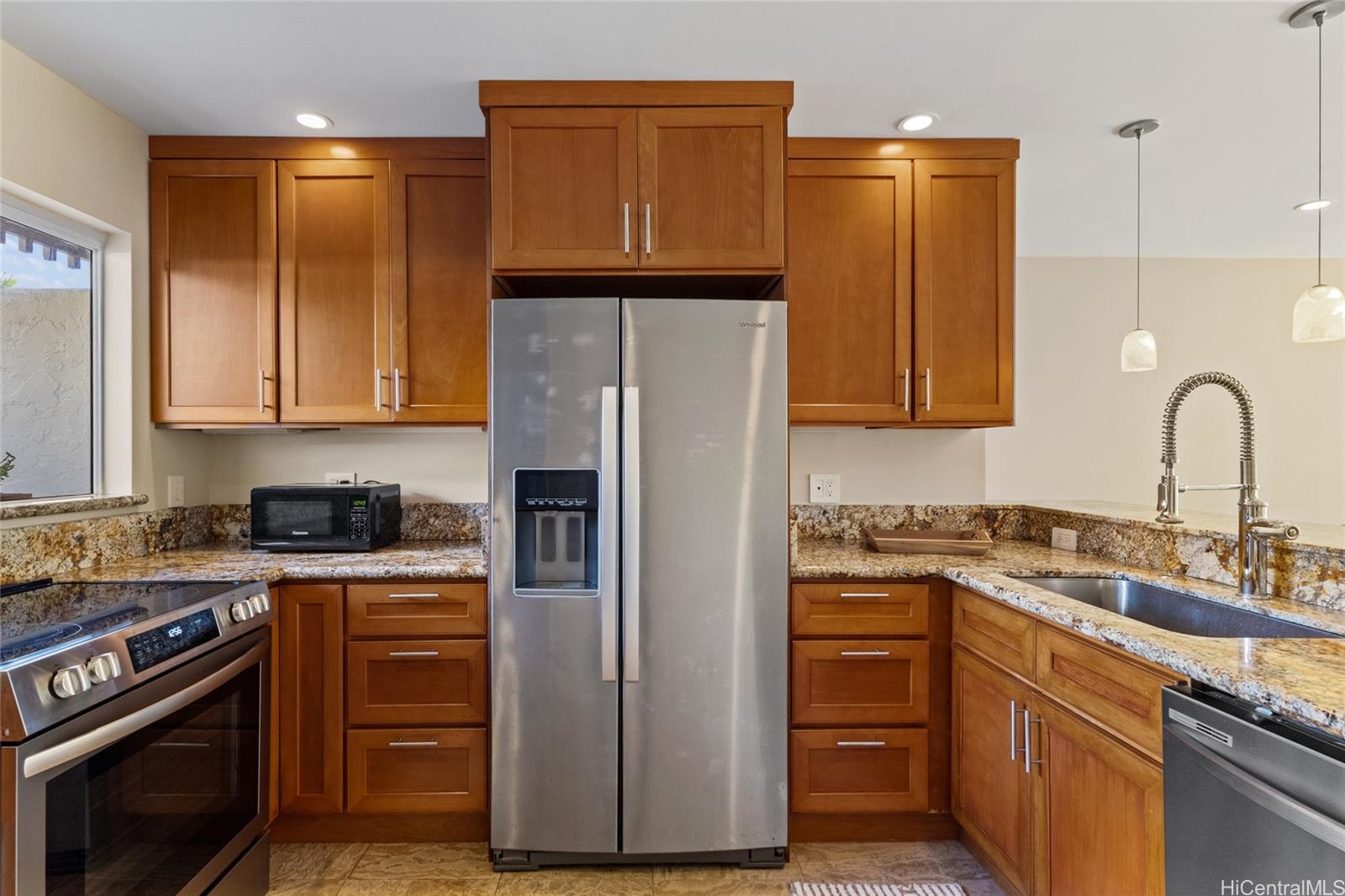 6215 Keokea Place townhouse # 127, Honolulu, Hawaii - photo 9 of 24