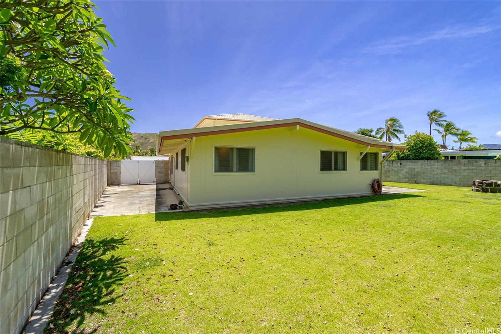 622  Pamaele Street Enchanted Lake, Kailua home - photo 22 of 25