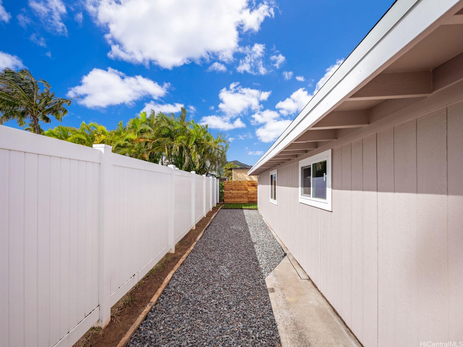 624  Olomana St Coconut Grove, Kailua home - photo 20 of 25