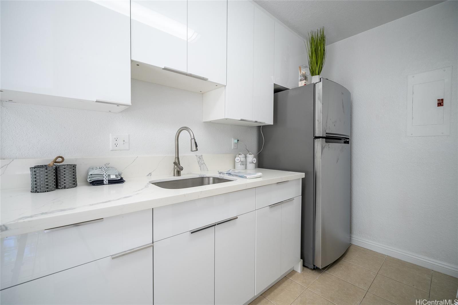 Crosspointe C condo # 24A, Honolulu, Hawaii - photo 2 of 18