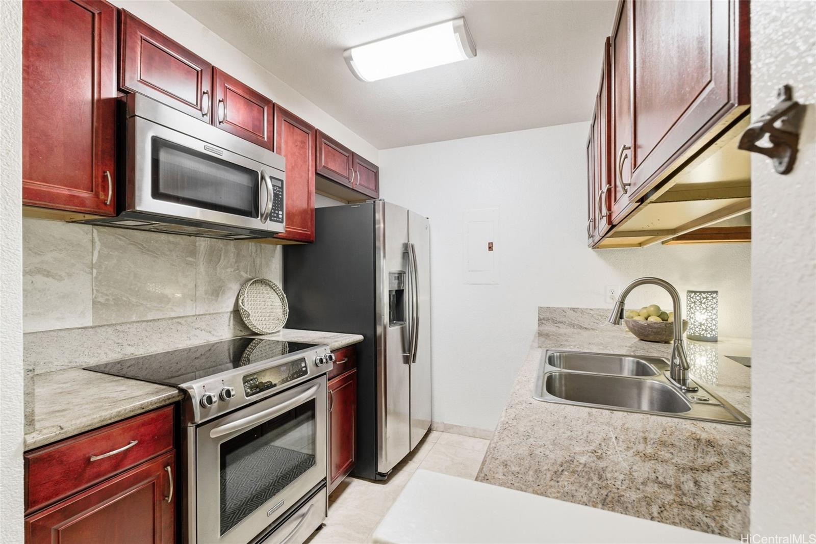 Crosspointe AOAO townhouse # 626C, Honolulu, Hawaii - photo 5 of 25