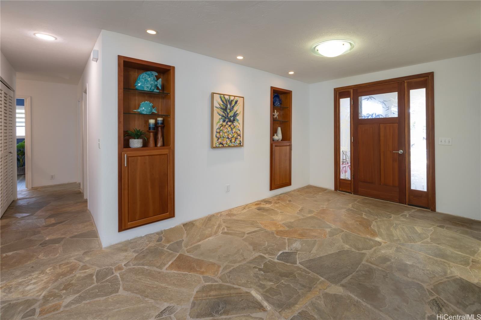 626  Papalani Street Enchanted Lake, Kailua home - photo 2 of 25