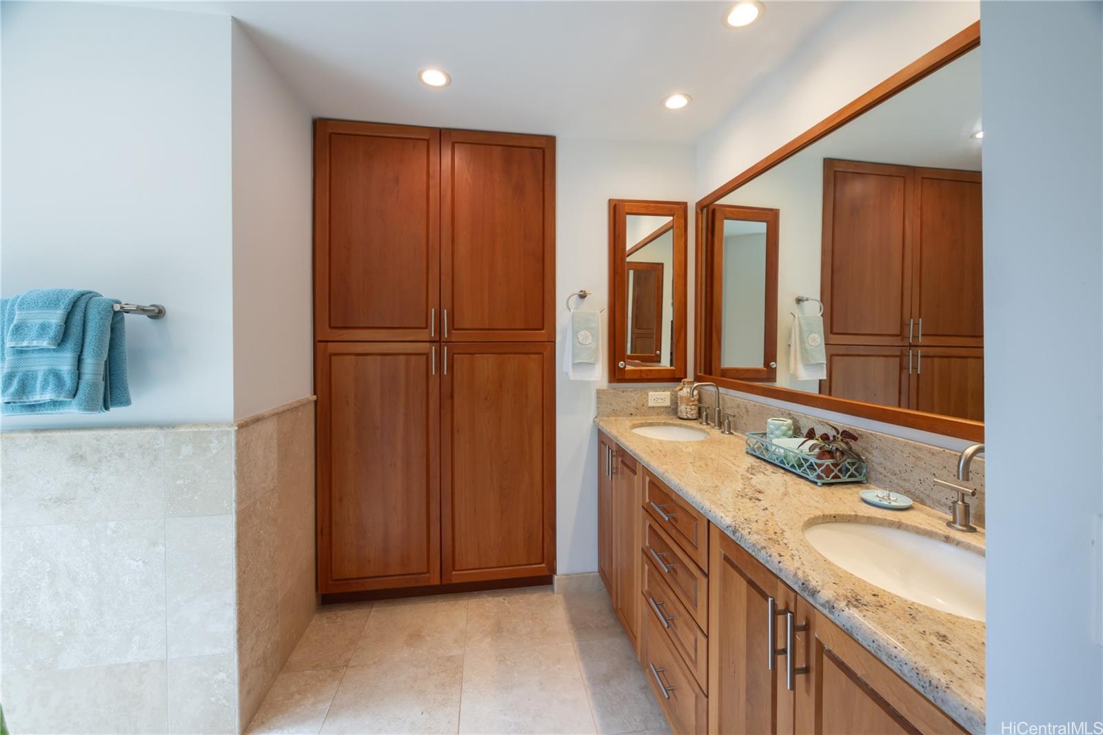 626  Papalani Street Enchanted Lake, Kailua home - photo 13 of 25