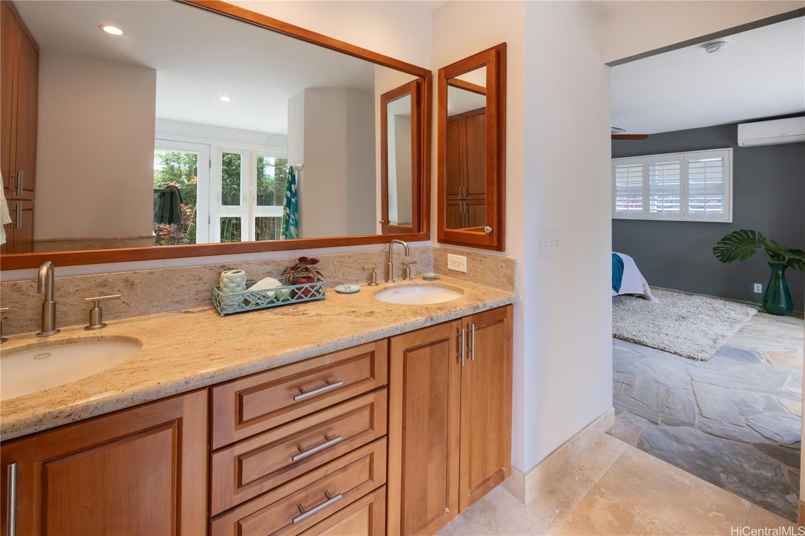 626  Papalani Street Enchanted Lake, Kailua home - photo 14 of 25