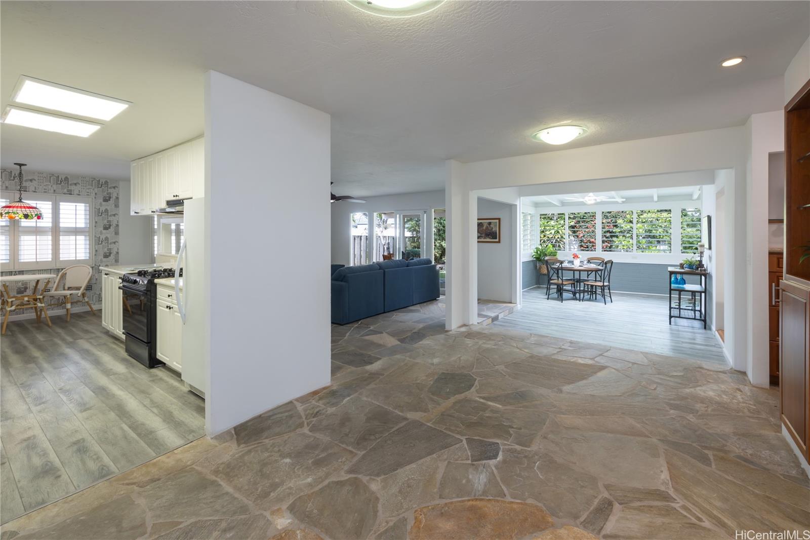 626  Papalani Street Enchanted Lake, Kailua home - photo 4 of 25