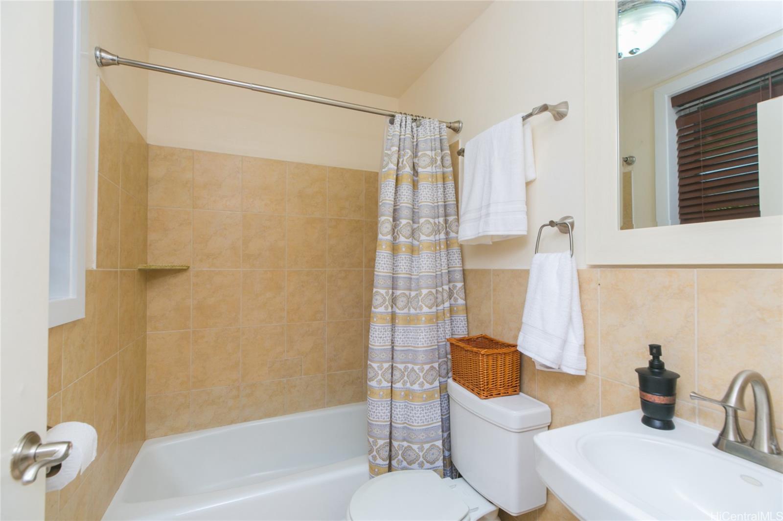 6266 Keokea Place Honolulu - Rental - photo 21 of 25