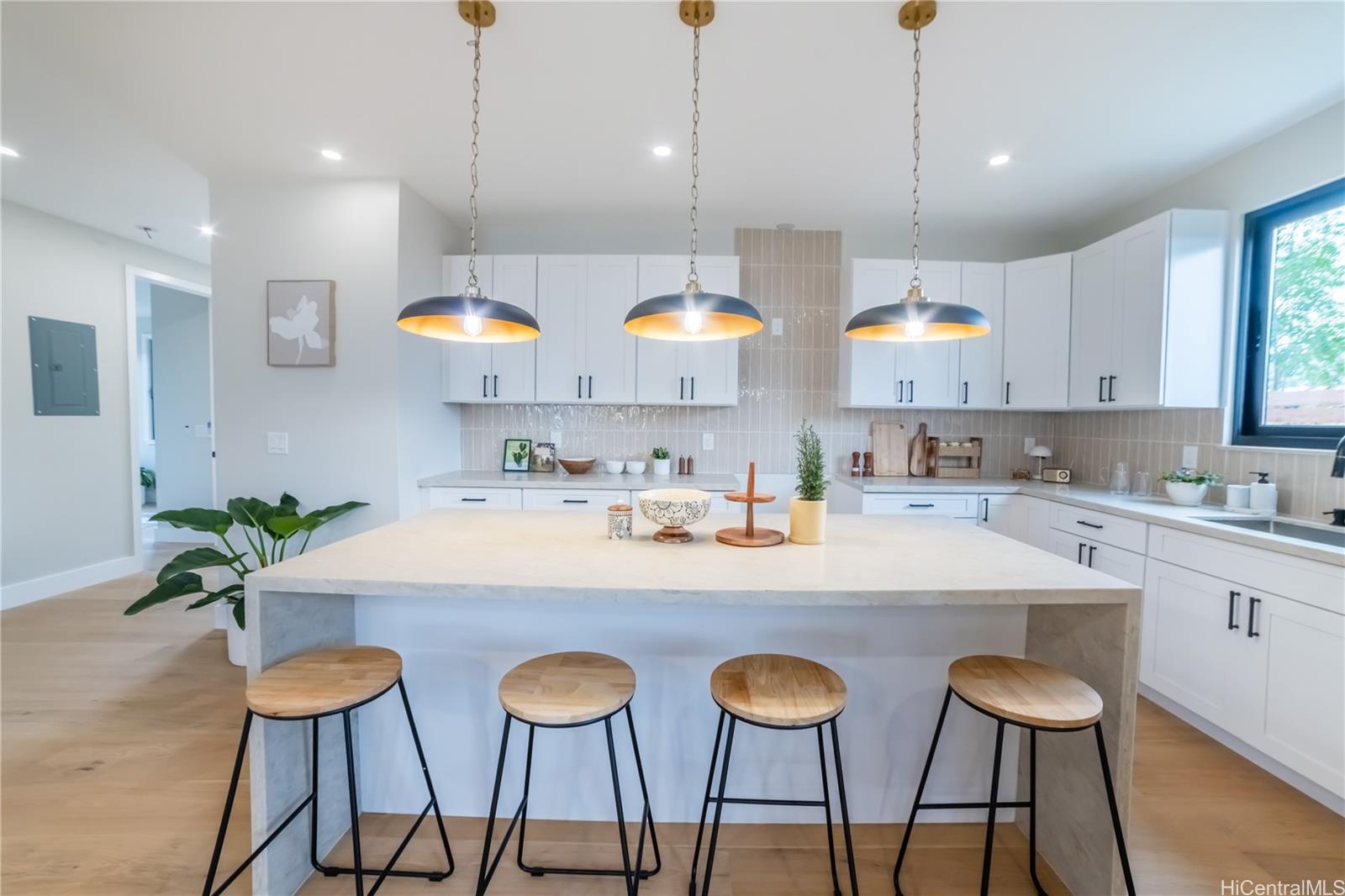 629  Halela St Coconut Grove, Kailua home - photo 2 of 25