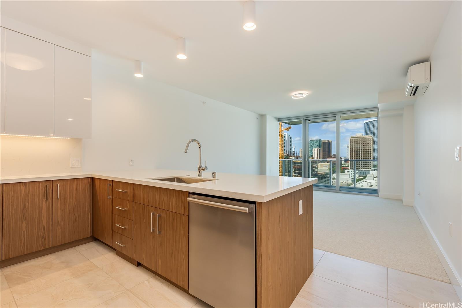 629 Keeaumoku Street Honolulu - Rental - photo 4 of 19