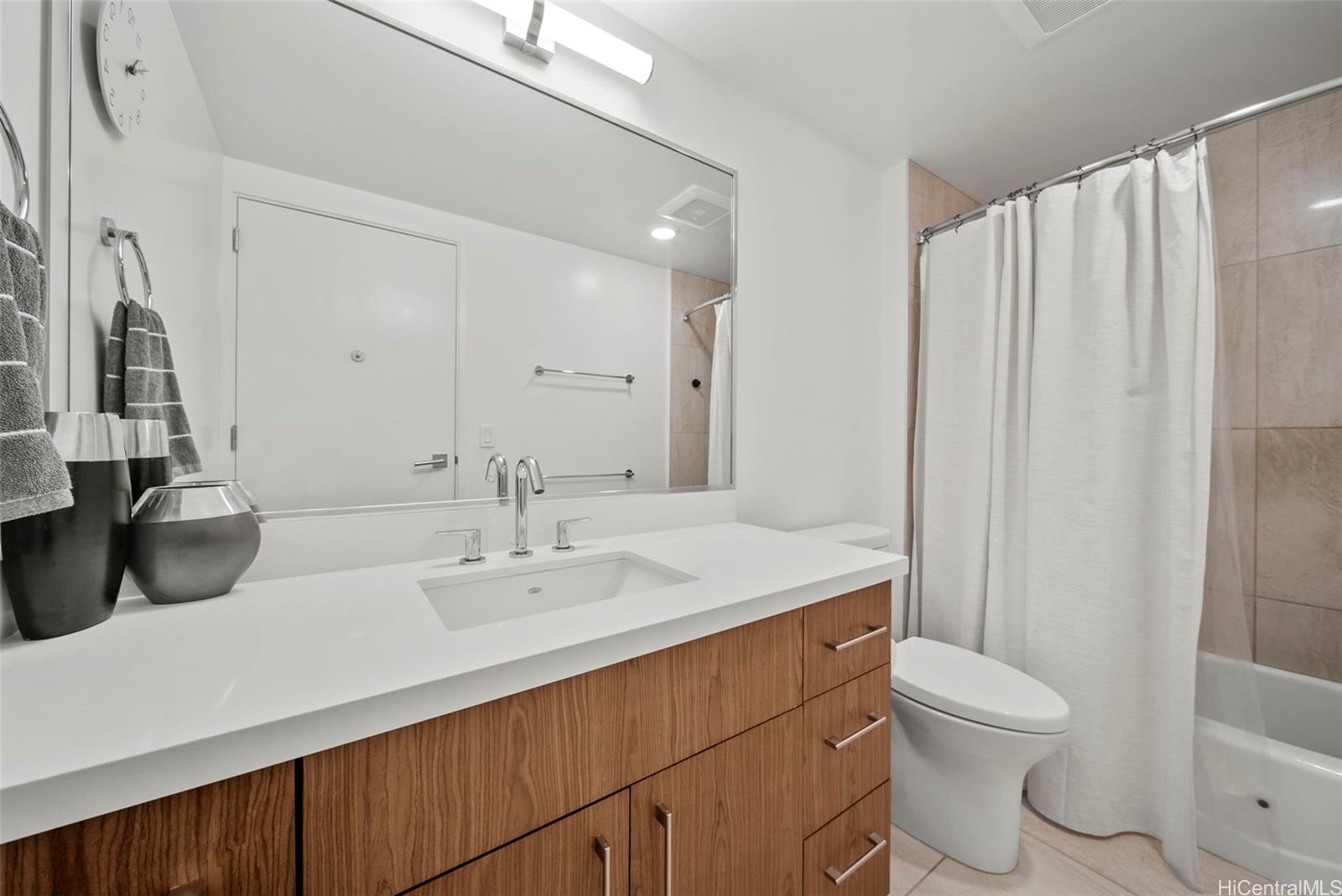 Azure Ala Moana condo # 1308, Honolulu, Hawaii - photo 13 of 25