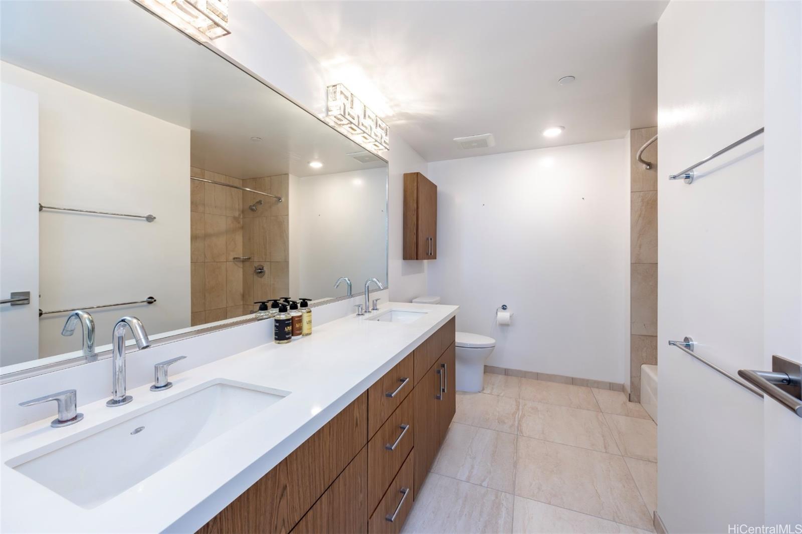 Azure Ala Moana condo # 1510, Honolulu, Hawaii - photo 17 of 25