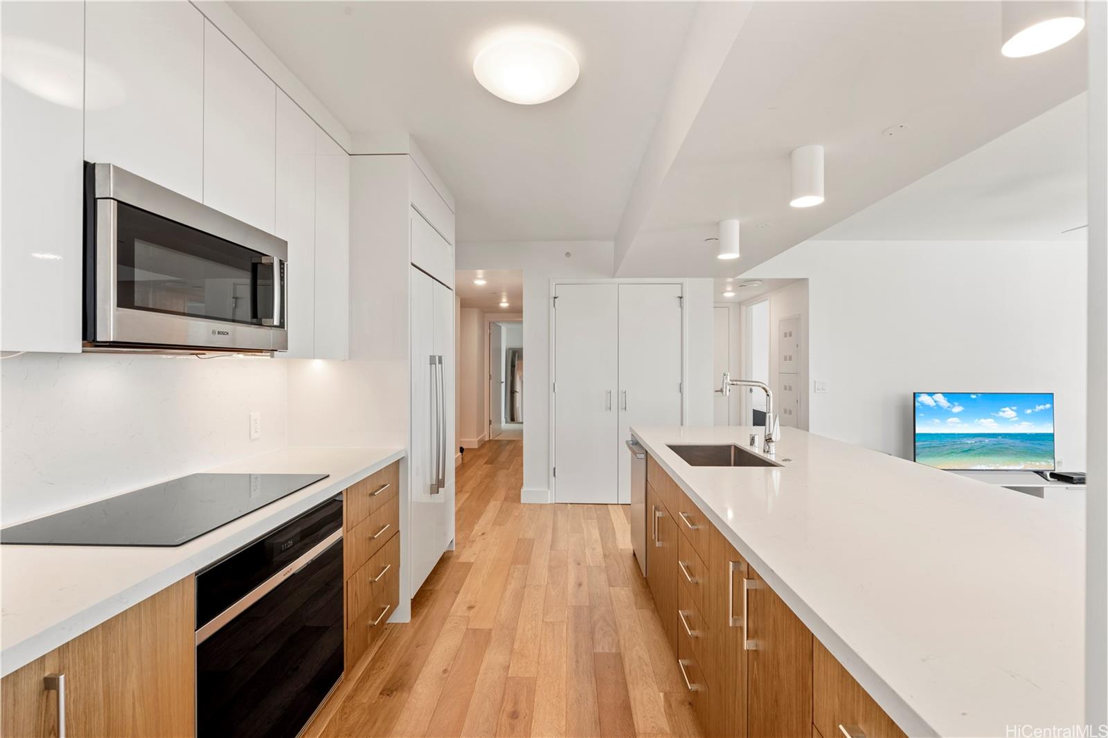 Azure Ala Moana condo # 1601, Honolulu, Hawaii - photo 9 of 25