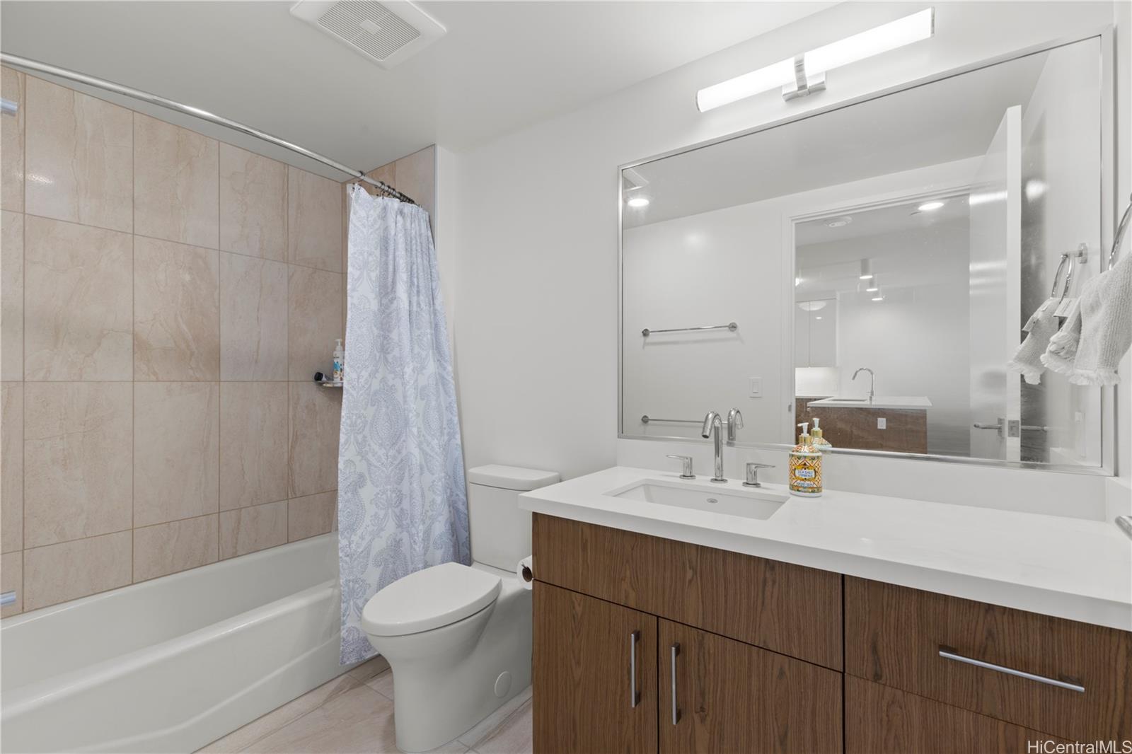 Azure Ala Moana condo # 1705, Honolulu, Hawaii - photo 13 of 22