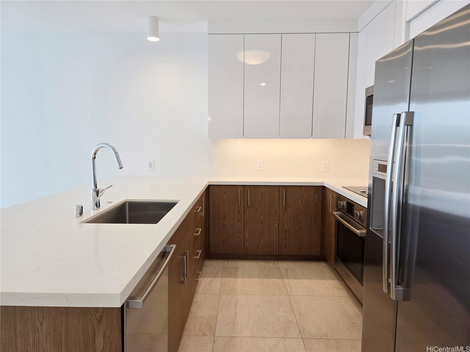 629 Keeaumoku St Honolulu - Rental - photo 3 of 22