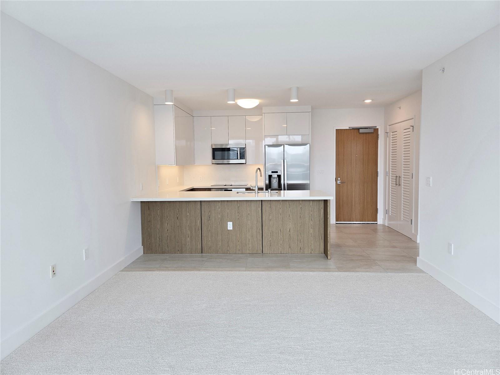 629 Keeaumoku St Honolulu - Rental - photo 5 of 22