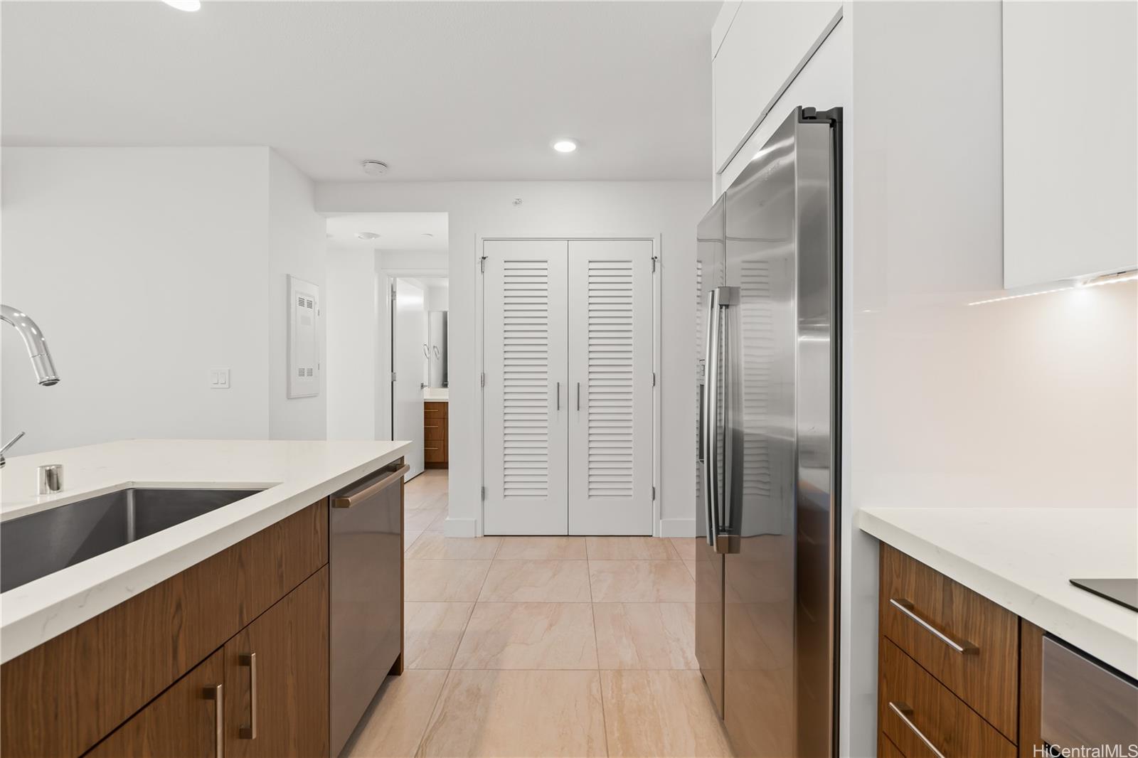 Azure Ala Moana condo # 1708, Honolulu, Hawaii - photo 12 of 25