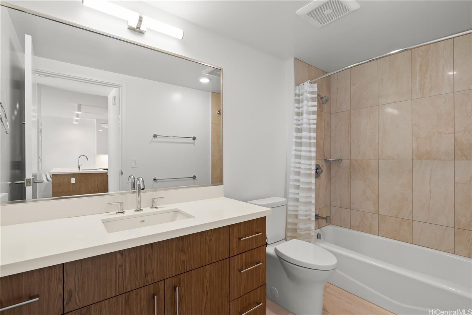 Azure Ala Moana condo # 1708, Honolulu, Hawaii - photo 14 of 25