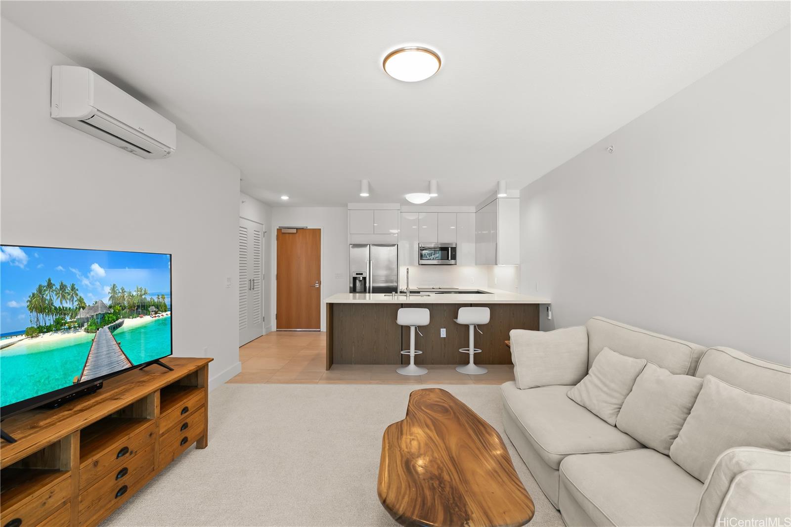 Azure Ala Moana condo # 1708, Honolulu, Hawaii - photo 4 of 25