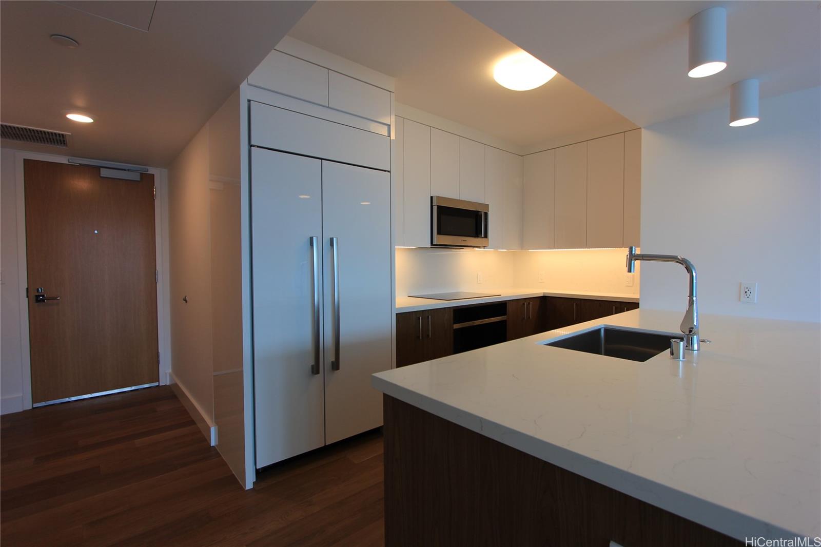 629 Keeaumoku St Honolulu - Rental - photo 2 of 25